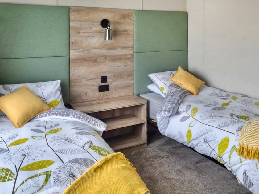 Twin bedroom | Hillfort Lodge, Llanrhystud