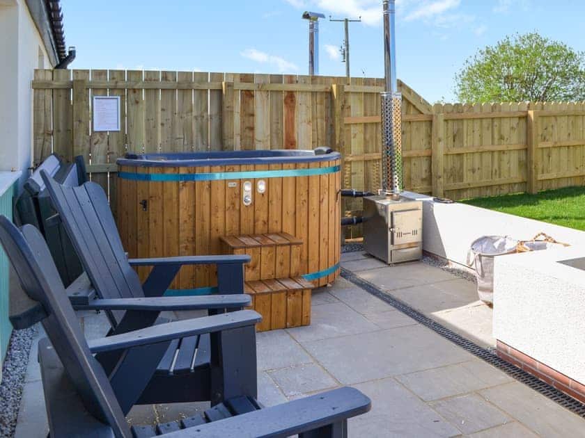 Hot tub | Metlands Farm Holidays- The Dairy - Metlands Farm Holidays, Bempton, near Bridlington