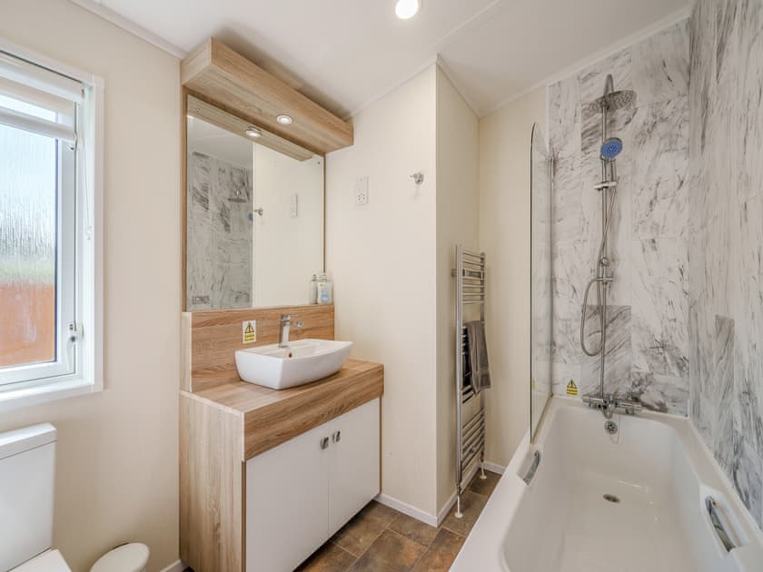 Bathroom | Red Robin - Longmead Country Escapes, Cheddar