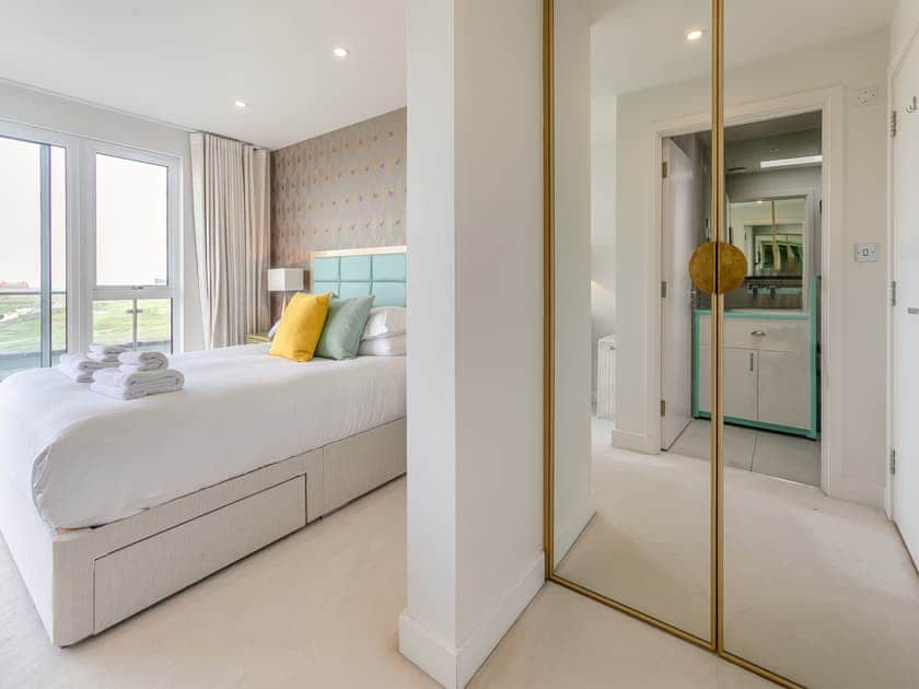 Double bedroom | Penthouse 14 Oceangate, Newquay