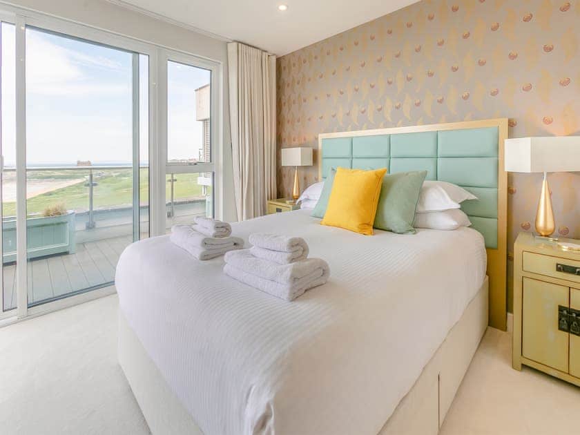 Double bedroom | Penthouse 14 Oceangate, Newquay