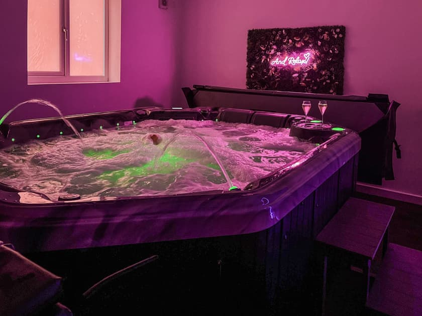 And Relax....Hot Tub Suite | The Old School House, Barnsley