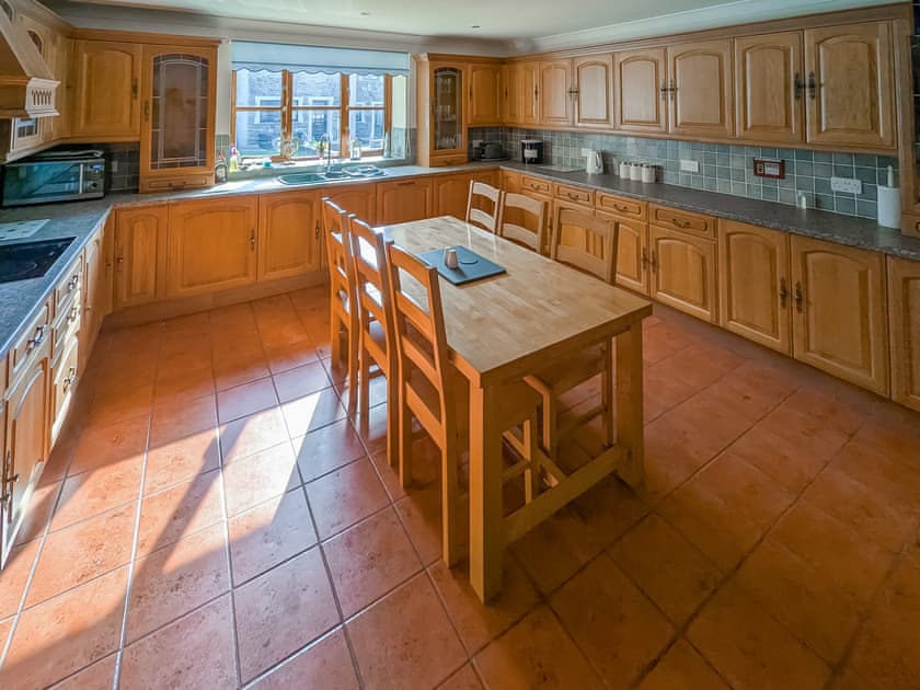 Kitchen/diner | Bron-Yr-Aur - Penrhiw Pistyll Cottages, New Quay