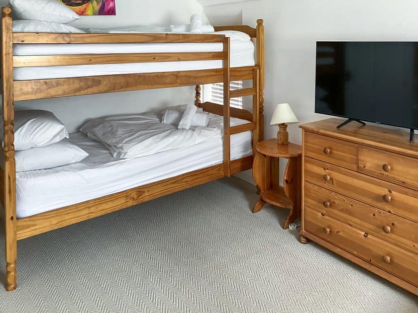 Twin bedroom | Island Quay 10, Salcombe