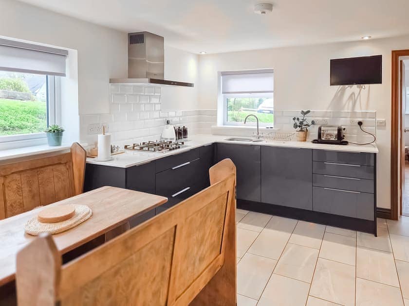 Kitchen/diner | Poplars Cottage, Usk