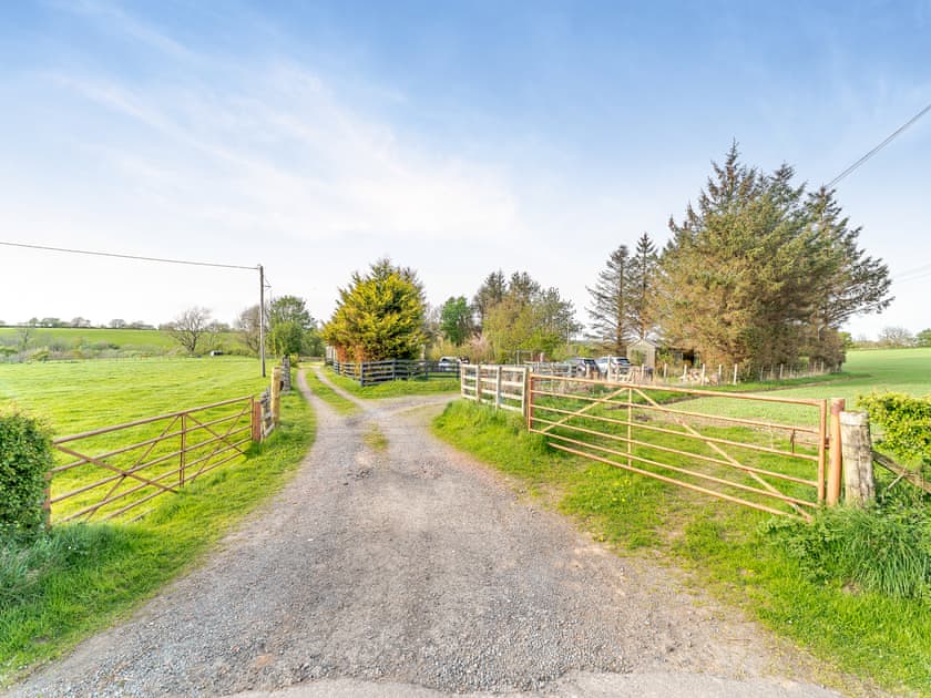 Driveway | Torr Cottage, Dalrymple