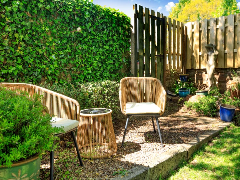 Sitting-out-area | Pete’s Place, Taunton