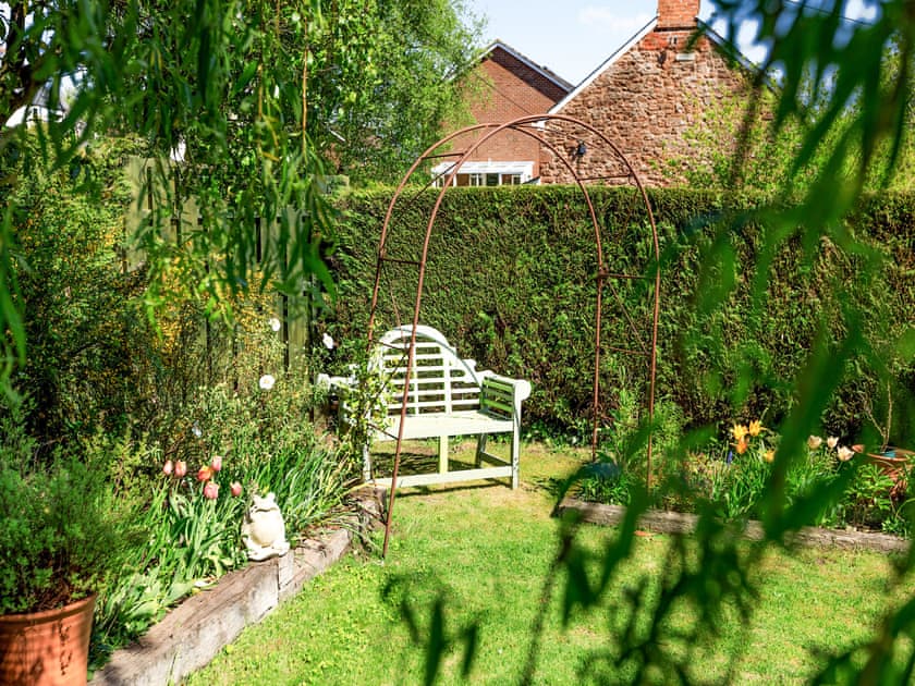Sitting-out-area | Pete’s Place, Taunton