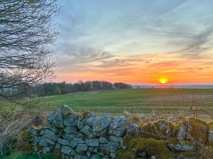Watch a stunning sunrise right from the front door | Bellshill Tower - UKG_896 : Bellshill Cottages, Belford, near Bamburgh