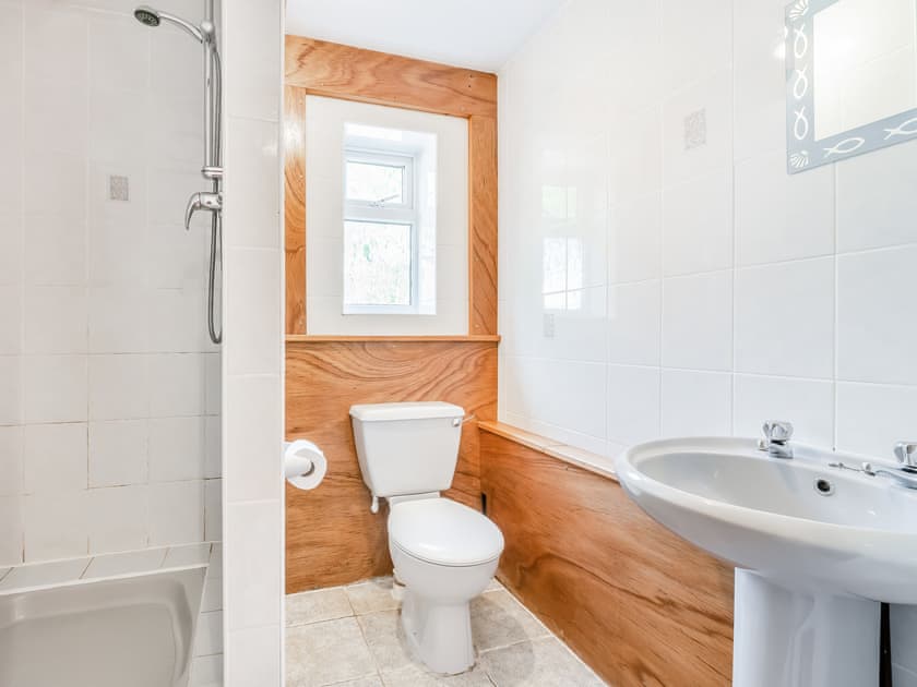 Bathroom | The Hill Coachouse, Barrow-on-Trent