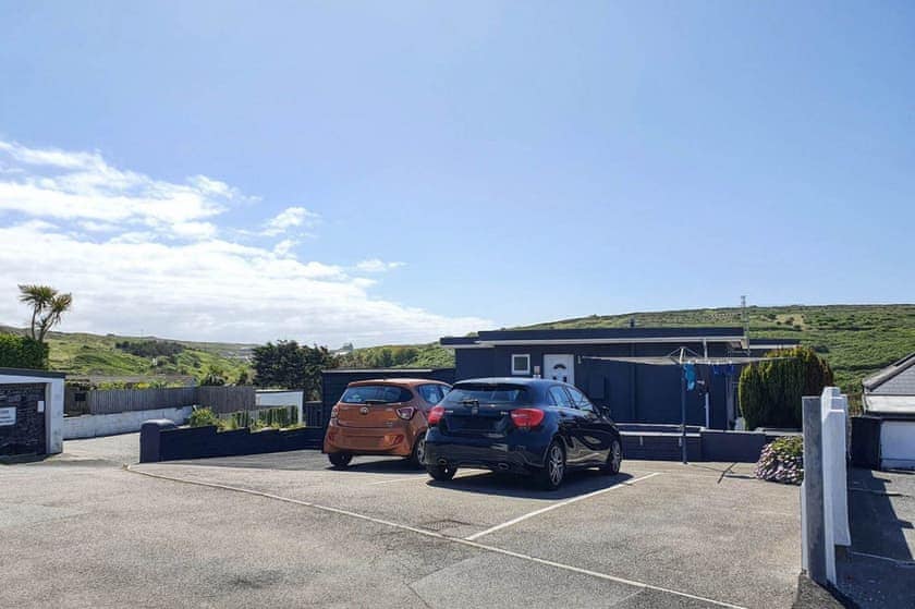 Parking | Blue Horizons - Bonnie View Beach Apartments, Holywell Bay