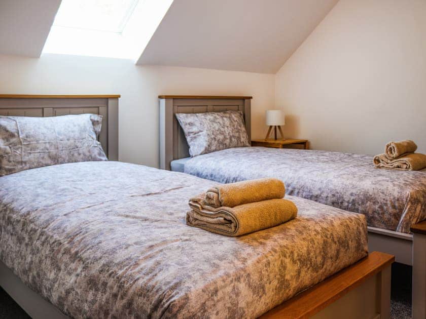 Twin bedroom | Bodlyn - Sarn Faen Cottages, Tal-y-Bont, near Barmouth