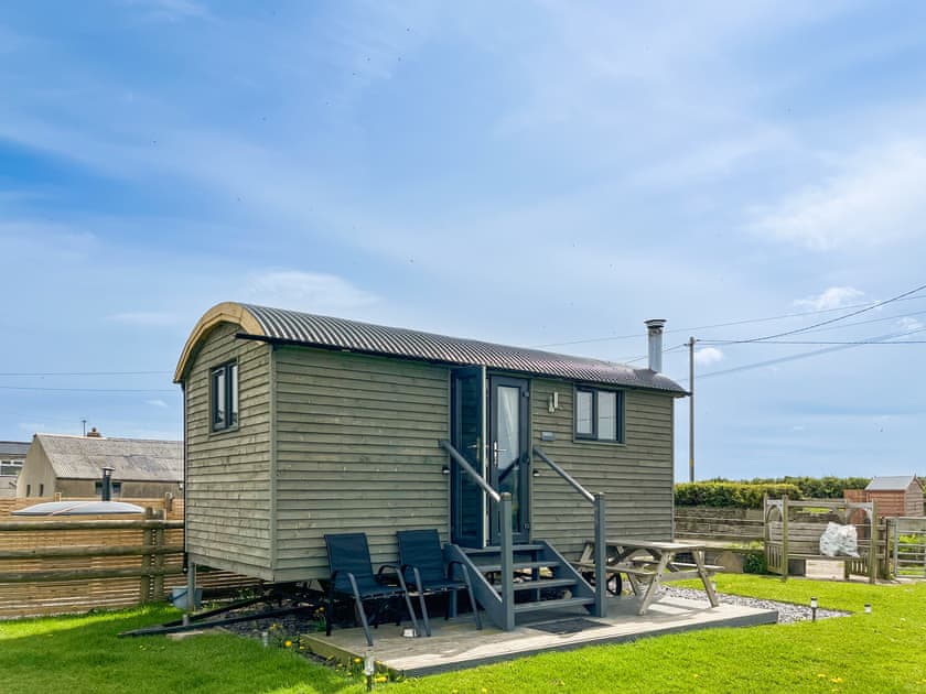 Exterior | Cwtch Winnie - Pen Cefn Farm, Abergele