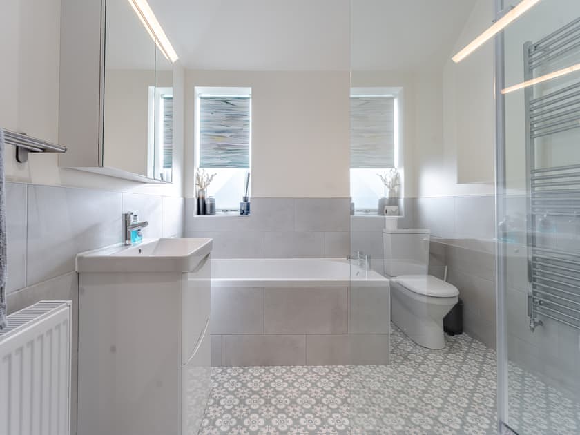 Bathroom | Newbigging Farm Cottage, Auchterarder