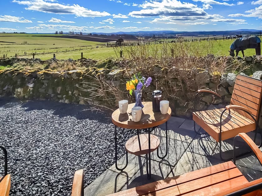 Sitting-out-area | Hogholm Farmhouse, Inverurie