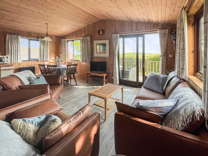 Open plan living space | The Hut Hotel, Portscatho