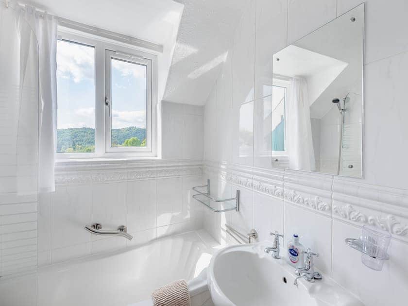 Bathroom | Rainbow’s End, Bowness-on-Windermere
