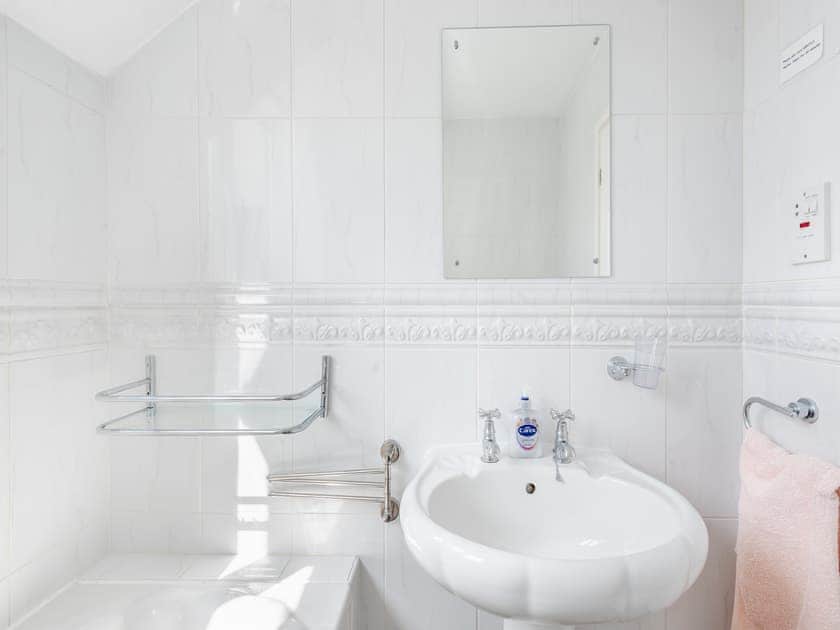 Bathroom | Rainbow’s End, Bowness-on-Windermere