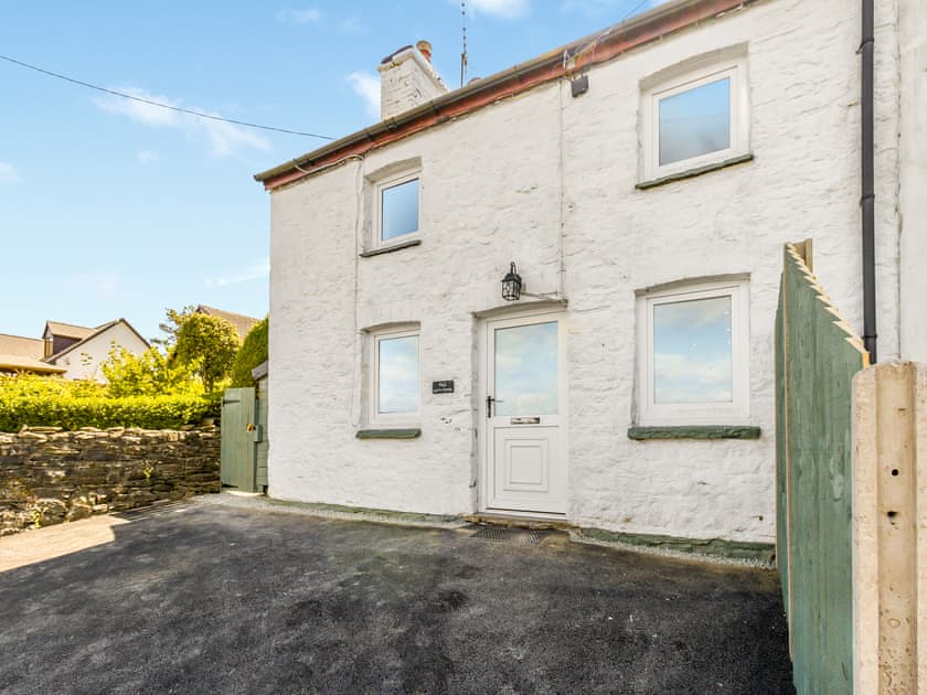 Exterior | 3 Legged Duck Cottage, Ystrad Meurig