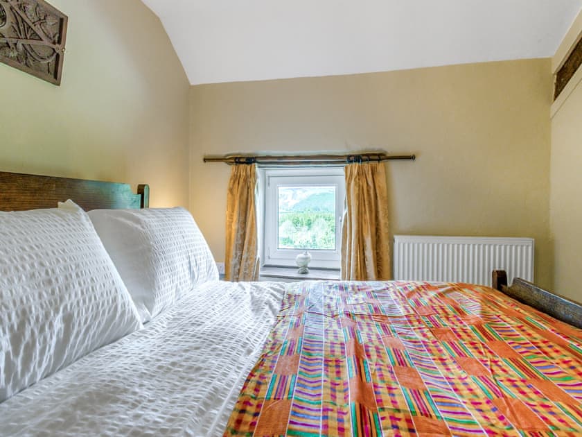 Double bedroom | 3 Legged Duck Cottage, Ystrad Meurig
