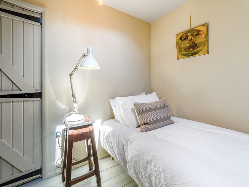 Twin bedroom | 3 Legged Duck Cottage, Ystrad Meurig