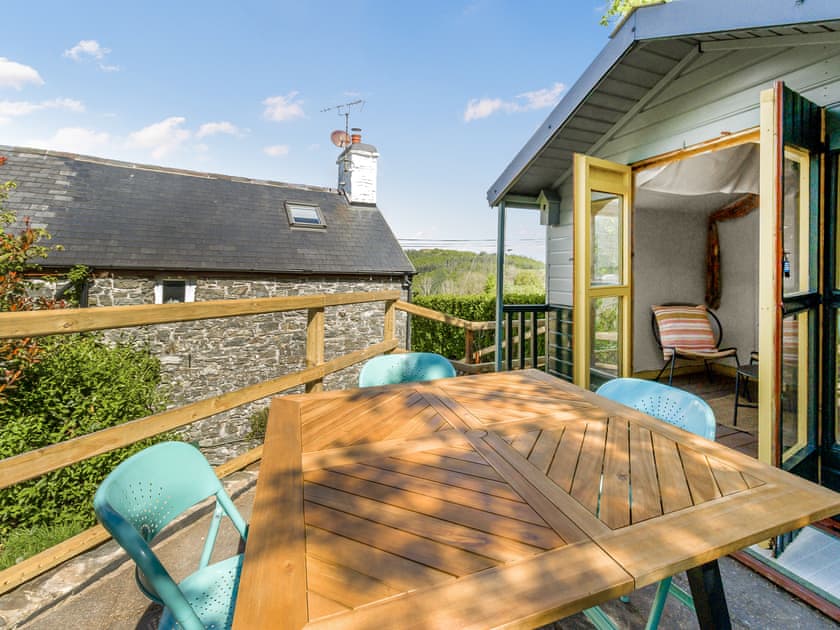Outdoor eating area | 3 Legged Duck Cottage, Ystrad Meurig