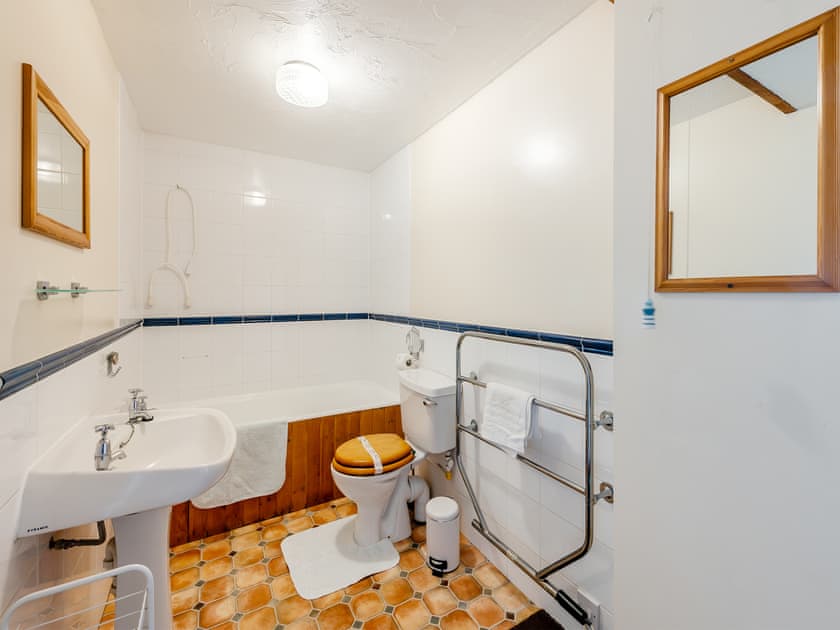 Bathroom | Captain’s Quarters - Keel Lodges, Staithes, near Whitby