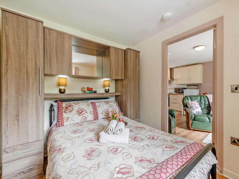 Double bedroom | Owl Cottage - Maesydderwen Holiday Cottages, Llandeilo