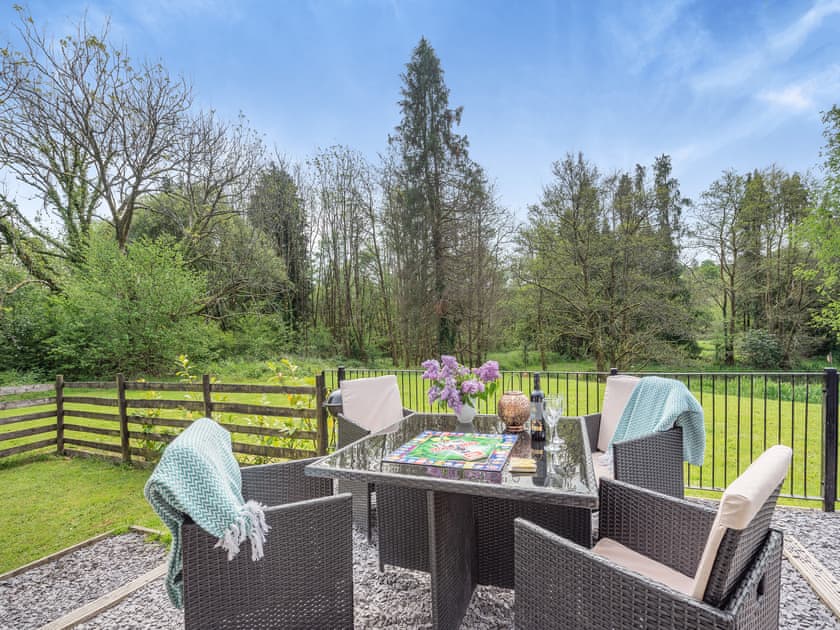 Sitting-out-area | Owl Cottage - Maesydderwen Holiday Cottages, Llandeilo