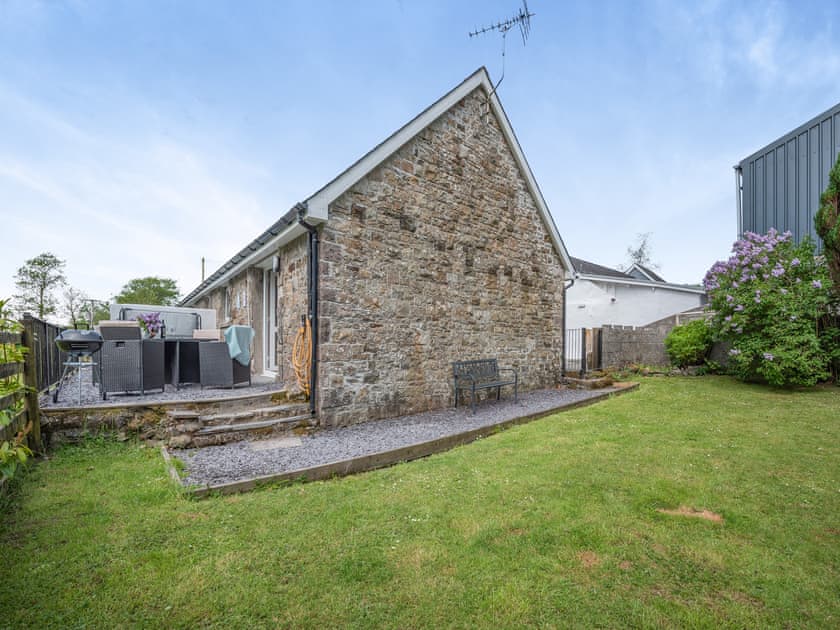 Exterior | Owl Cottage - Maesydderwen Holiday Cottages, Llandeilo