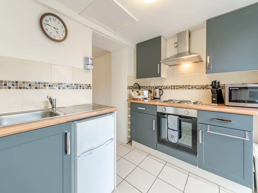 Kitchen | The Lodge - Maesydderwen Holiday Cottages, Llandeilo