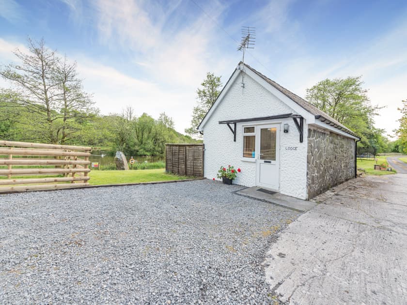 Exterior | The Lodge - Maesydderwen Holiday Cottages, Llandeilo