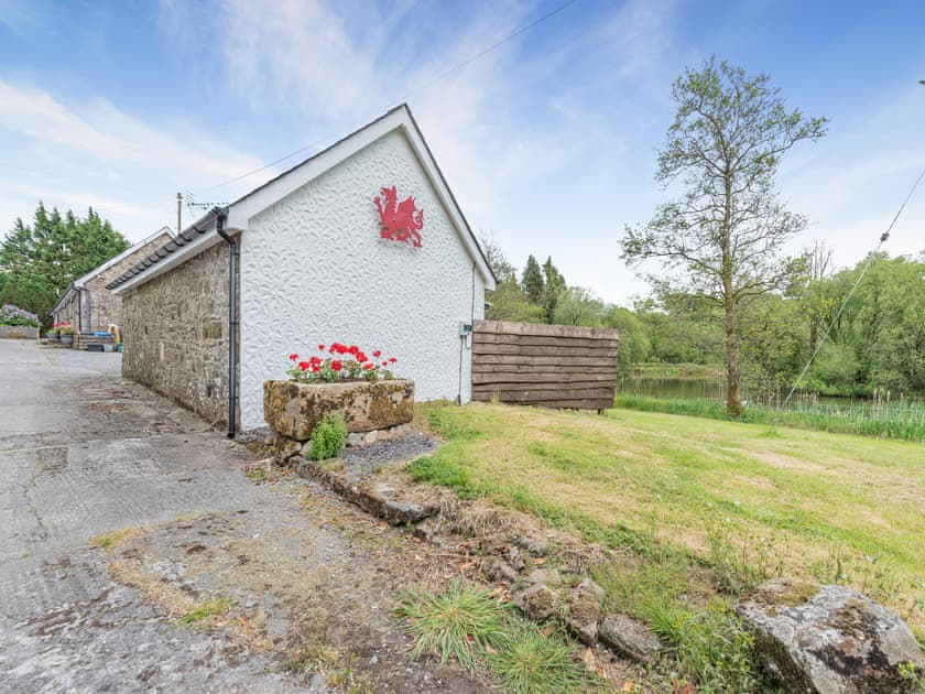 Exterior | The Lodge - Maesydderwen Holiday Cottages, Llandeilo