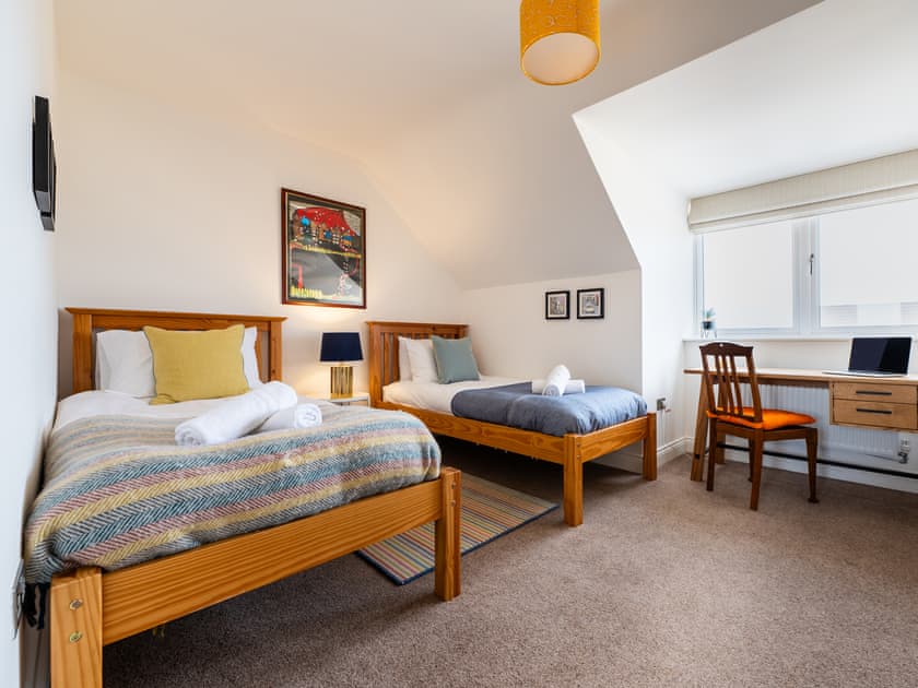 Twin bedroom | Claremont, Whitby