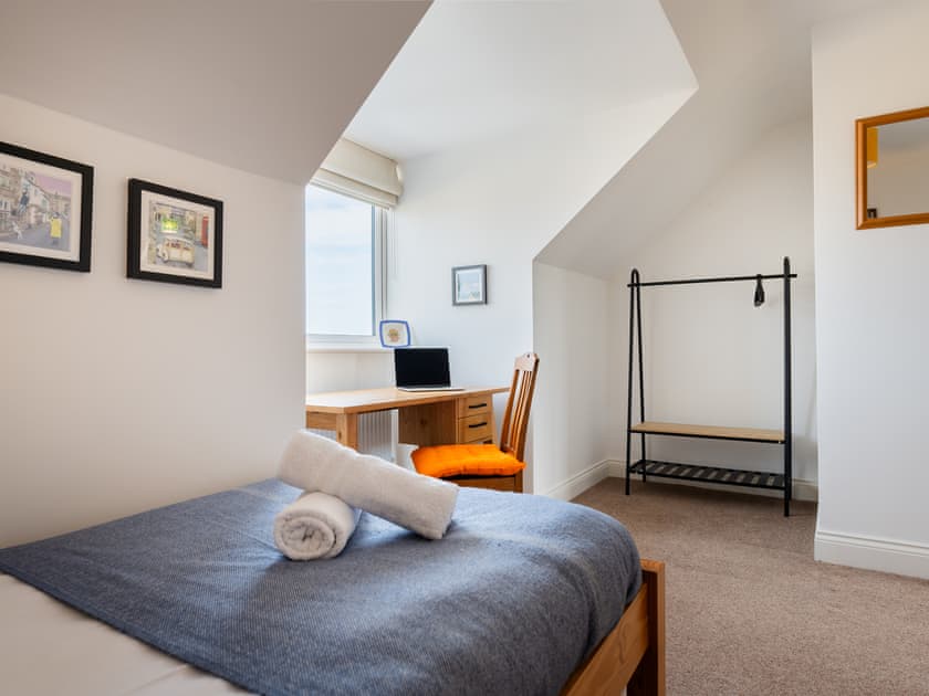 Twin bedroom | Claremont, Whitby