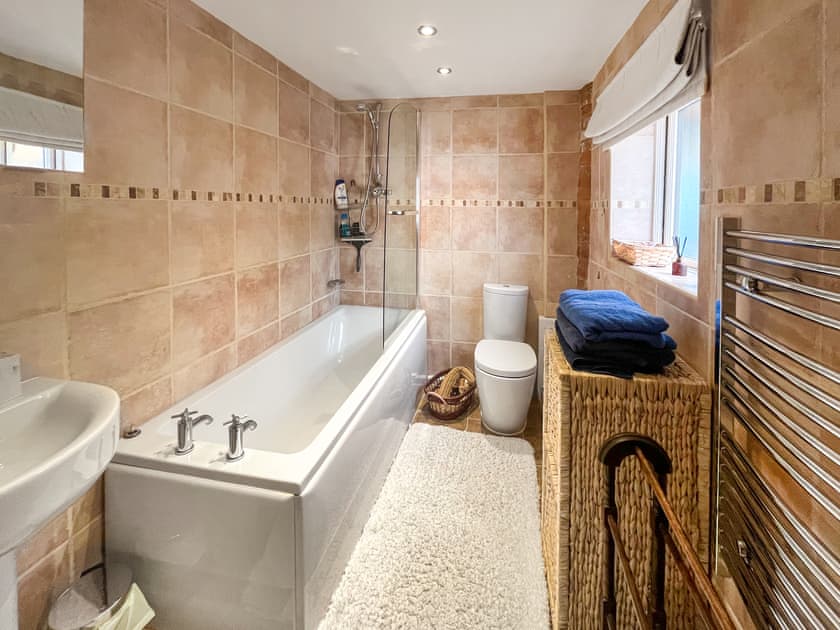 Bathroom | Broadlea, North Green