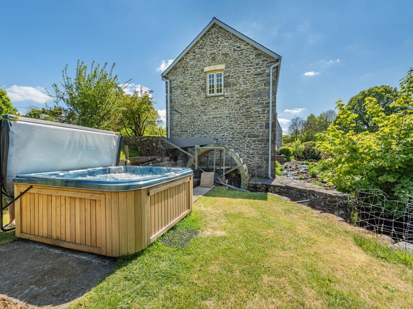 Hot tub | Dyffryn @ Glanffrwd Mill, Cellan, near Lampeter