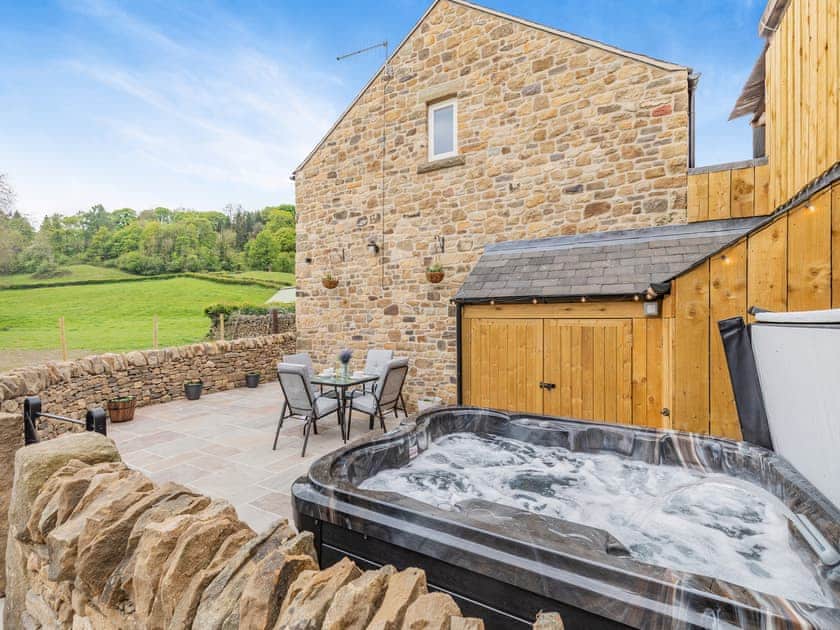 Hot tub | Haystack Haven - Carr View Farm, Hope Valley