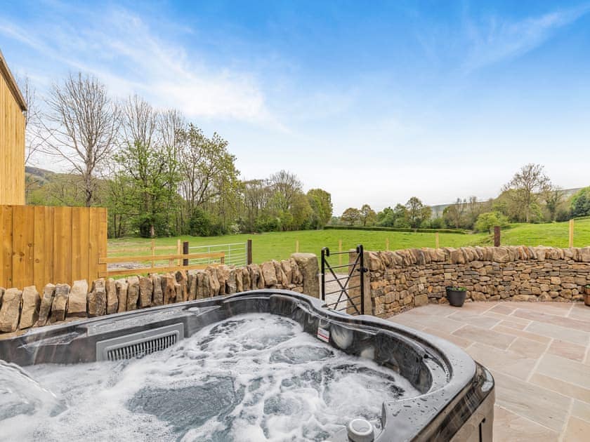 Hot tub | Haystack Haven - Carr View Farm, Hope Valley