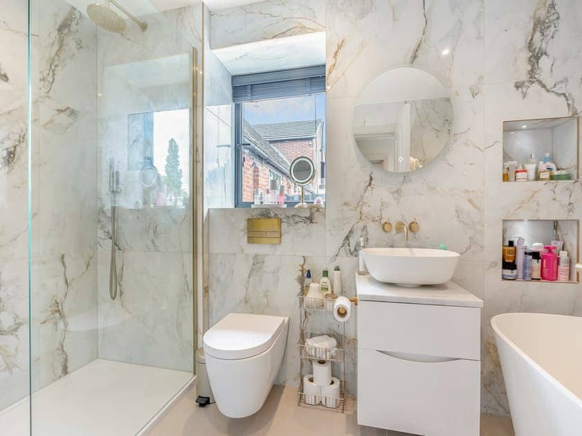 Bathroom | Moat Farm, Tring