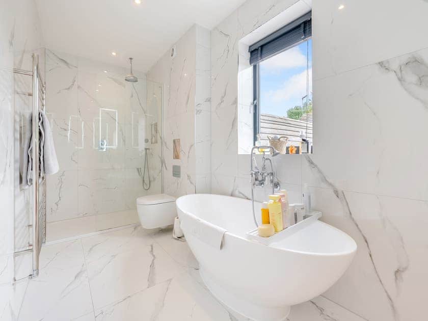 Bathroom | Moat Farm, Tring