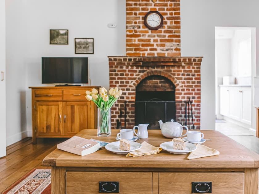 Living room/dining room | The Shooting Lodge - Stowlangtoft Estate, Bury St. Edmunds