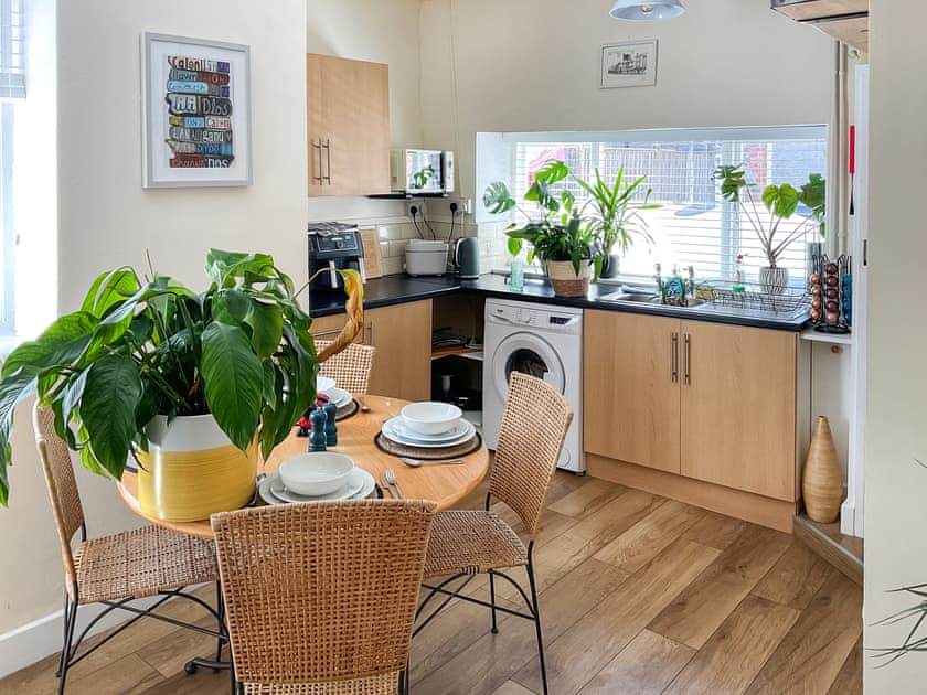 Kitchen/diner | Kookaburra Lodge, Brecon