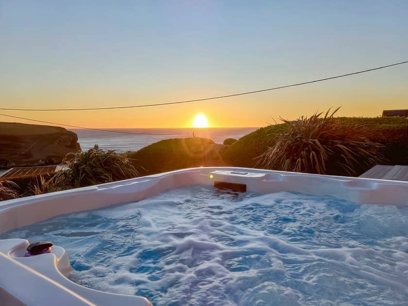 Hot tub | Ocean View, Mawgan Porth
