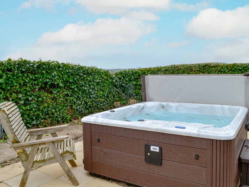 Hot tub | Galloway FarmstayClaunch, Newton Stewart