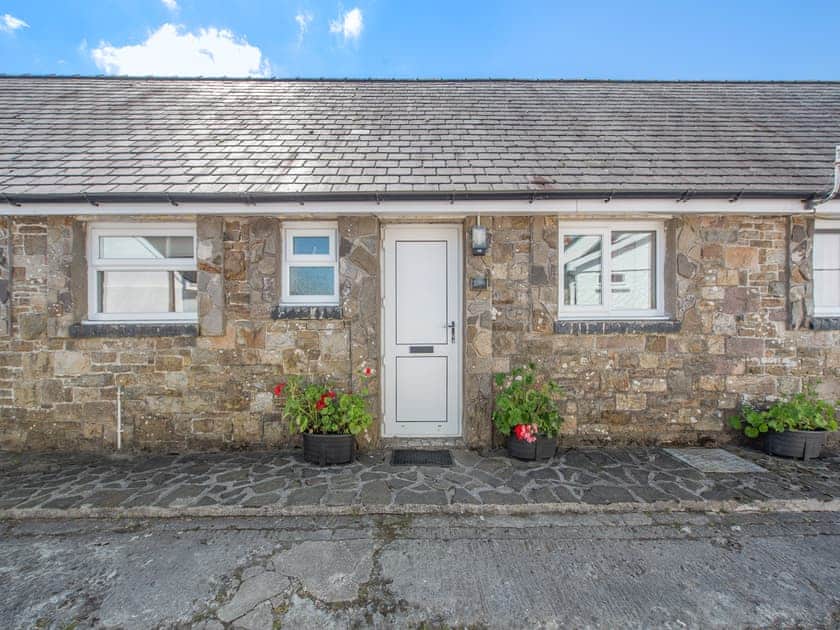 Exterior | Robin Cottage - Maesydderwen Holiday Cottages, Llandeilo