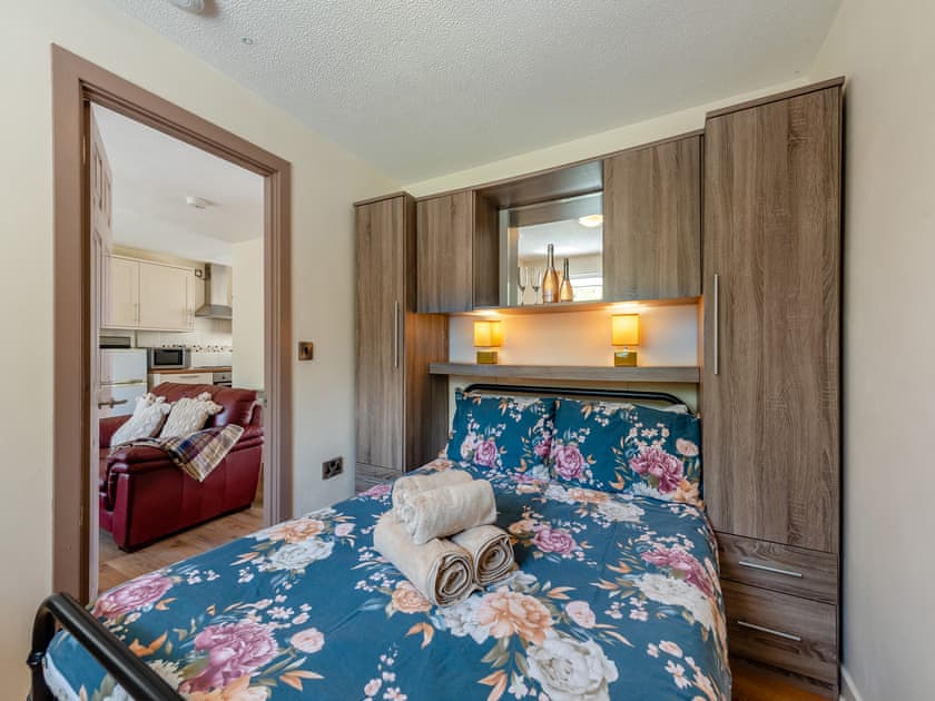 Double bedroom | Wren Cottage - Maesydderwen Holiday Cottages, Llandeilo