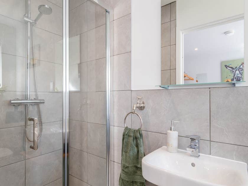 Shower room | Peacock Lodge, Thurlton