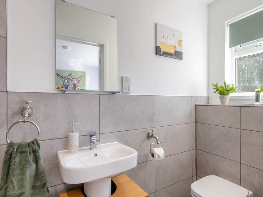 Shower room | Peacock Lodge, Thurlton