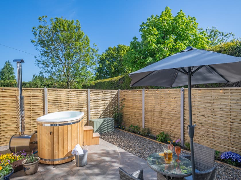 Outdoor area | Peacock Lodge, Thurlton
